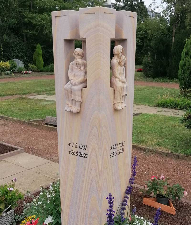 Grabmalgestaltung, Steinmetzarbeiten, Grabstein, Naturstein, Partnergrab, Stele, Natursteinfiguren, Figürchen aus Stein, Moers, Duisburg, Krefeld, Rheinberg, Oberhausen, Neukirchen-Vluyn, Kamp-Lintfort